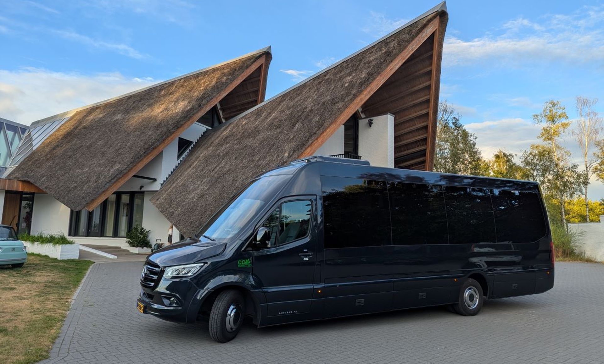 The Prestige VIPbus voor representatief groepsvervoer